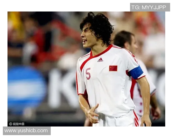 足球巨星退役后的人生之路：从绿茵场到人生新高峰的蜕变与挑战